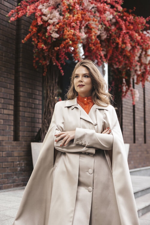 Refined autumn look with checked blazer over a satin dress